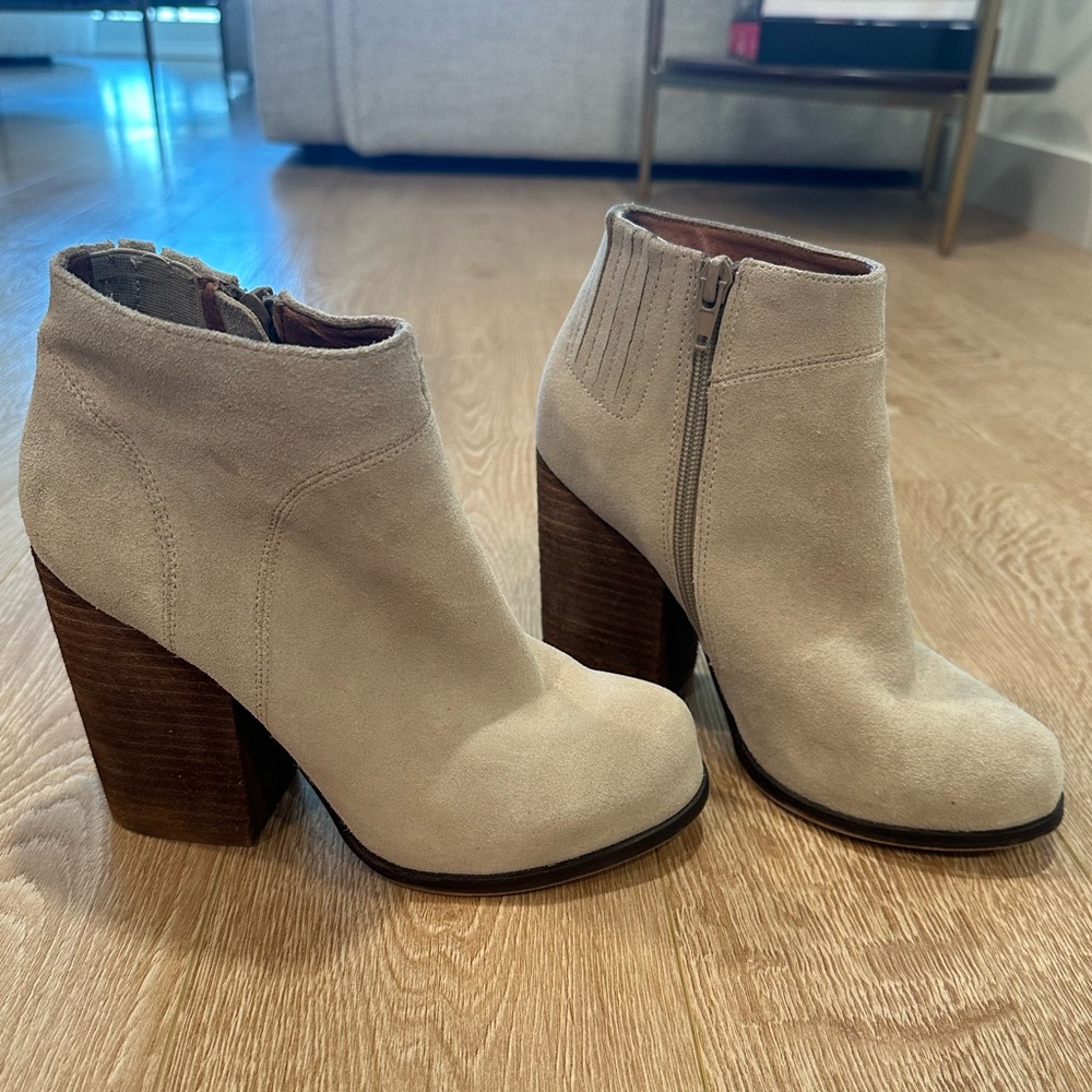 Women’s Jeffrey Campbell Hanger Bootie - Bone Suede - 7.5